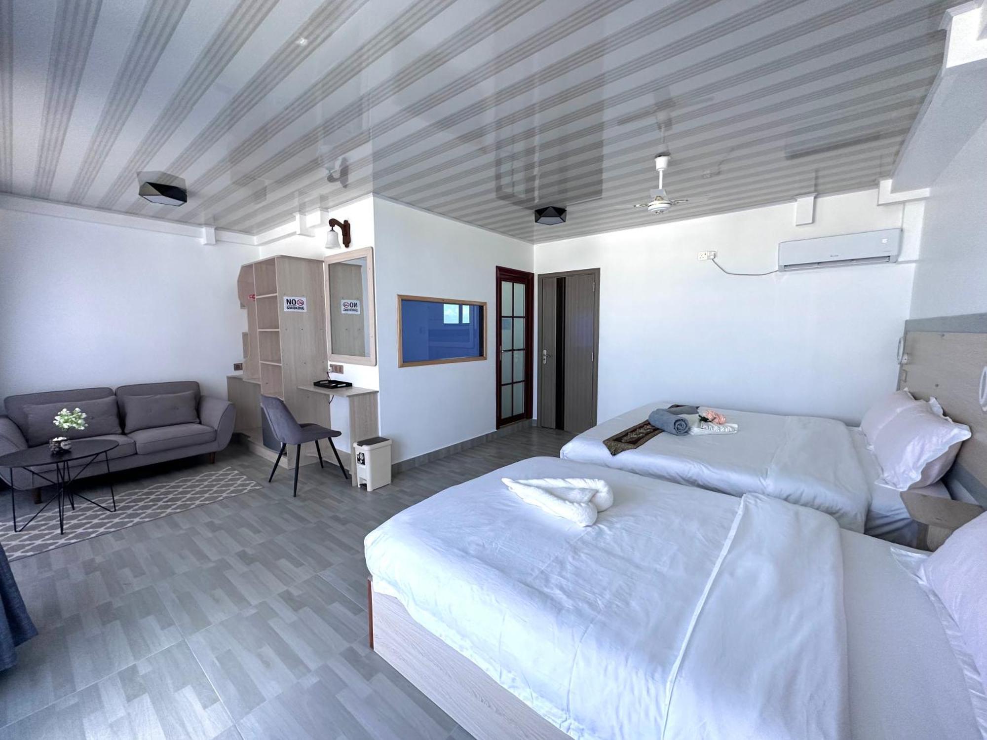 Galaxy Sunrise Sea View Hotel Фулиду Екстериор снимка