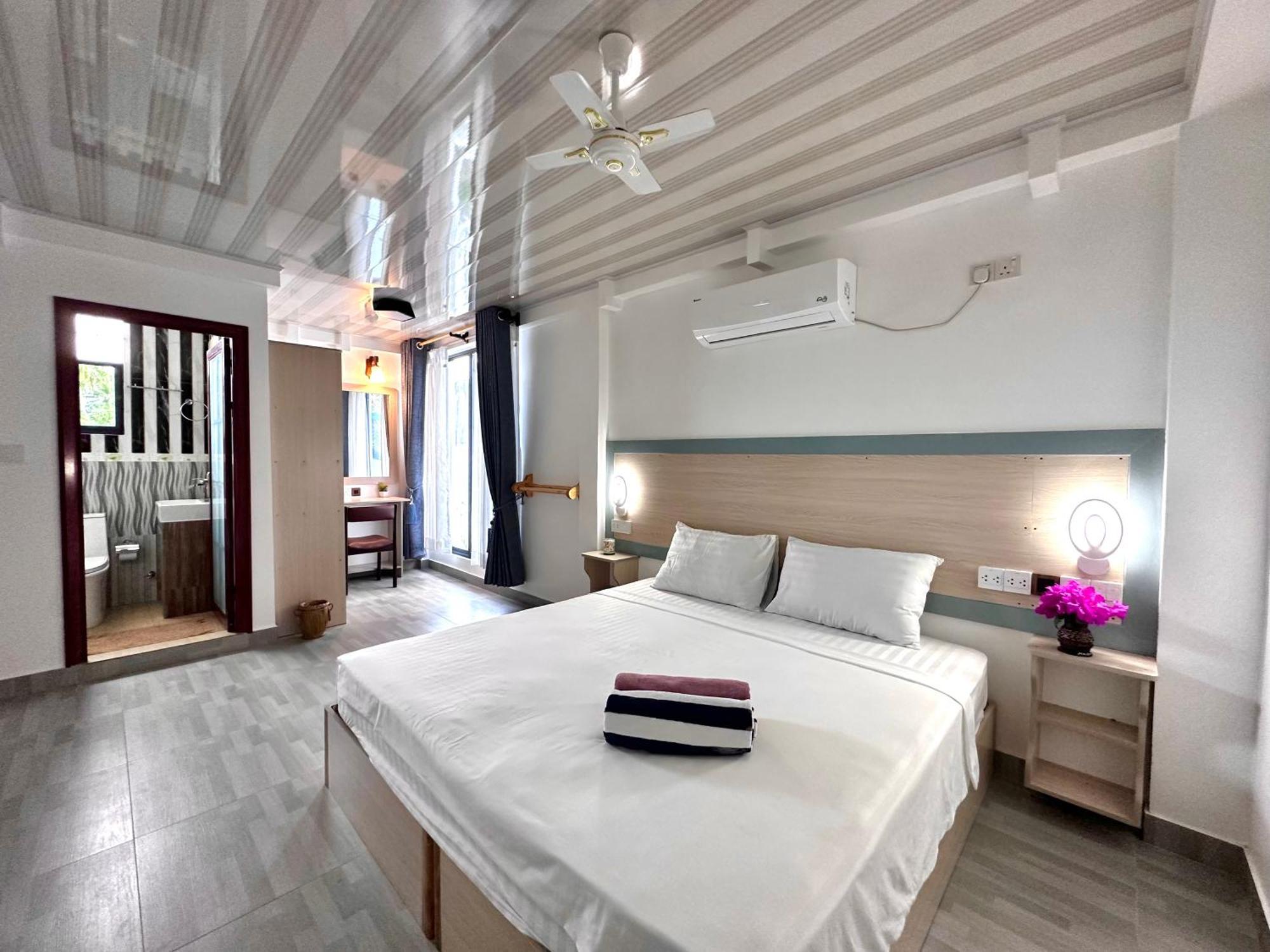 Galaxy Sunrise Sea View Hotel Фулиду Екстериор снимка