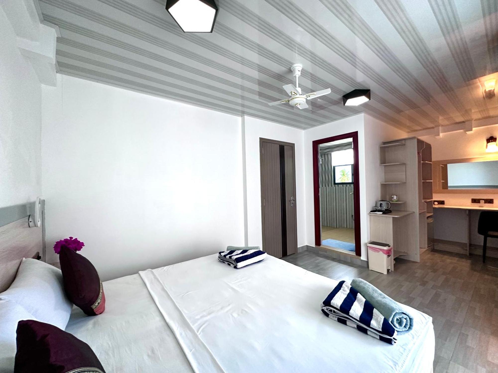 Galaxy Sunrise Sea View Hotel Фулиду Екстериор снимка